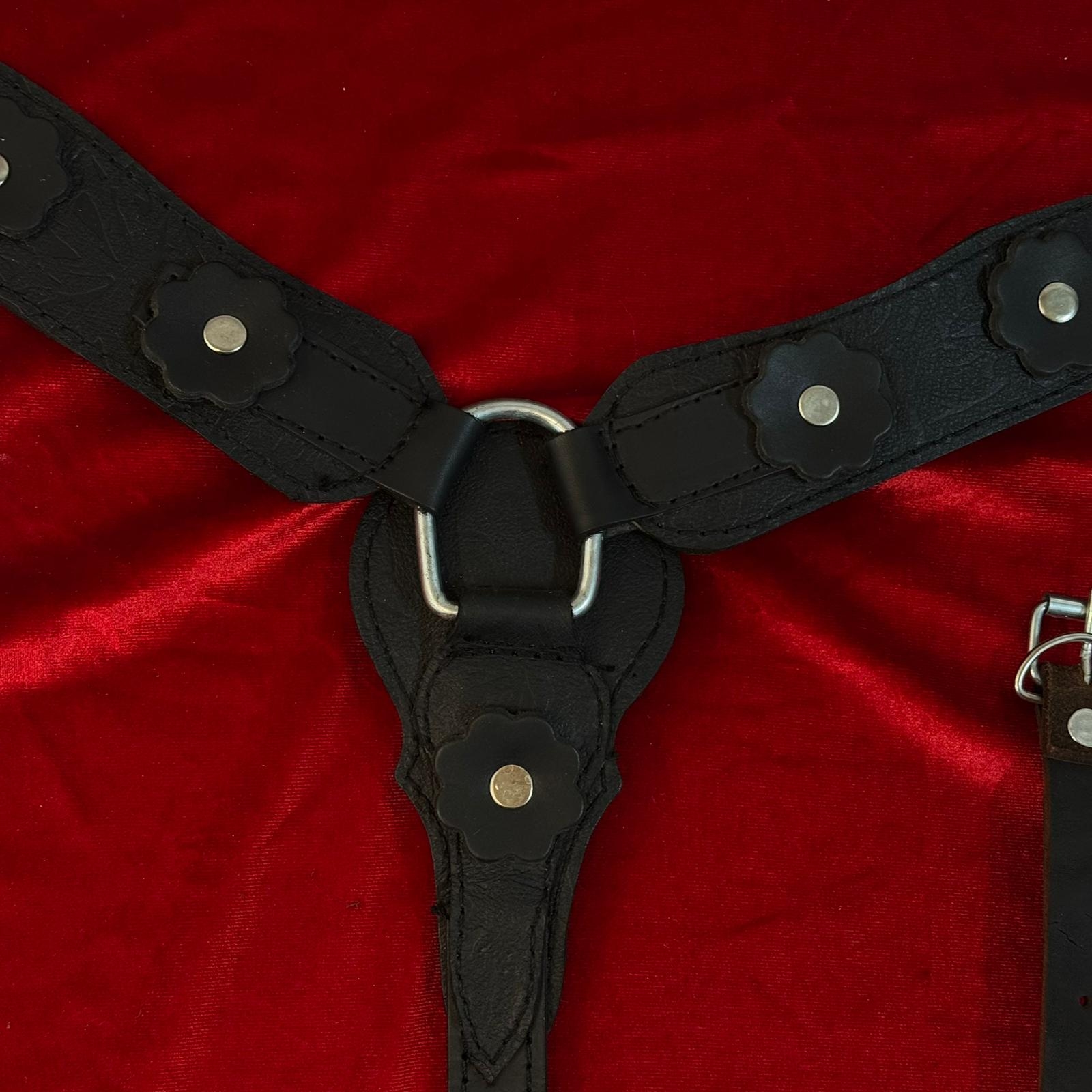 صدرية خيل جلدية