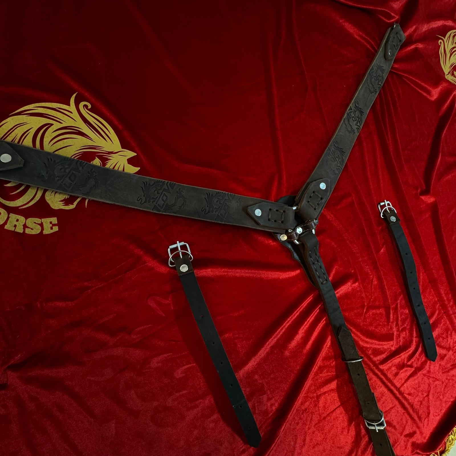 صدرية خيل جلدية