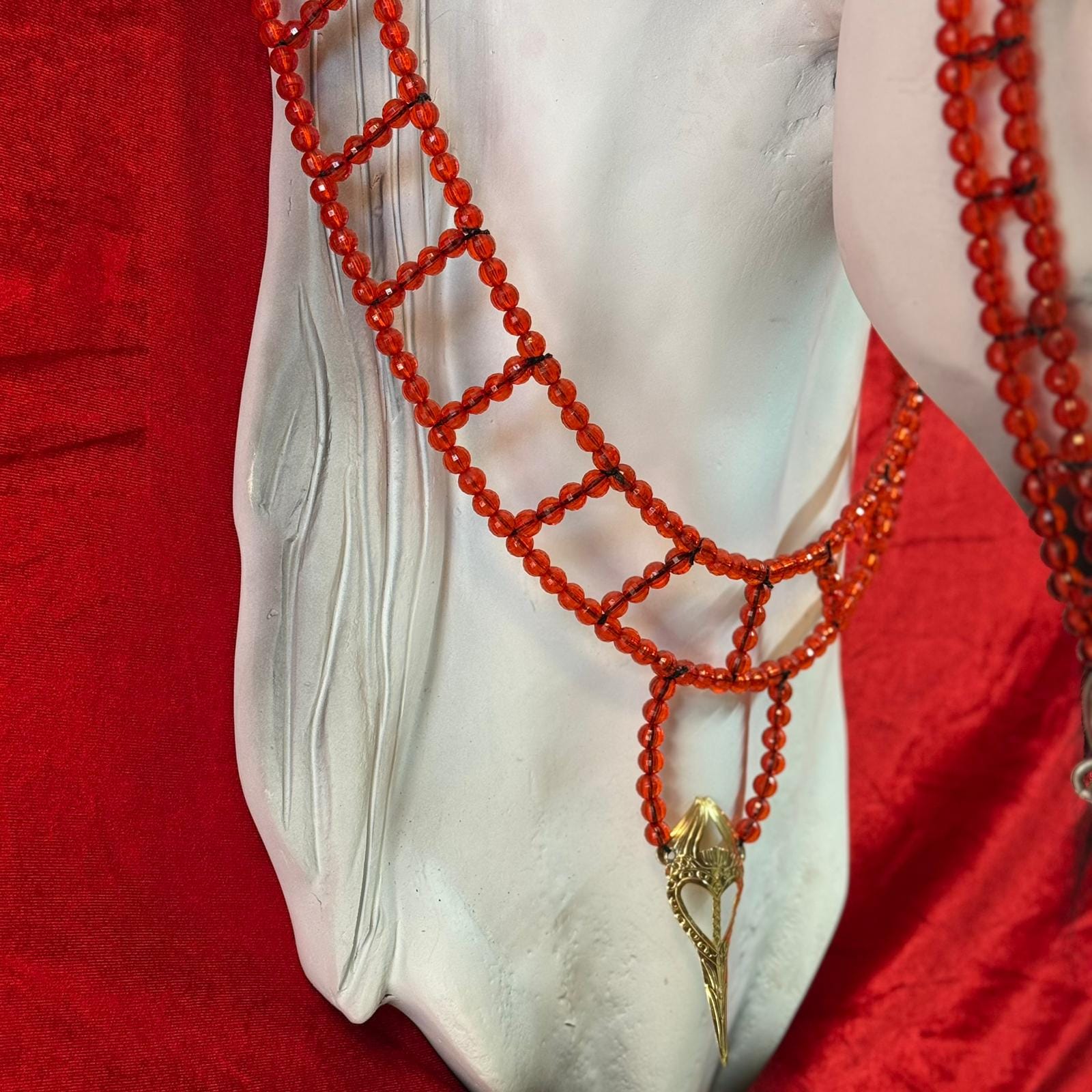 طقم جمال فاخر أحمر (رشمة مع عقد الرقبة)