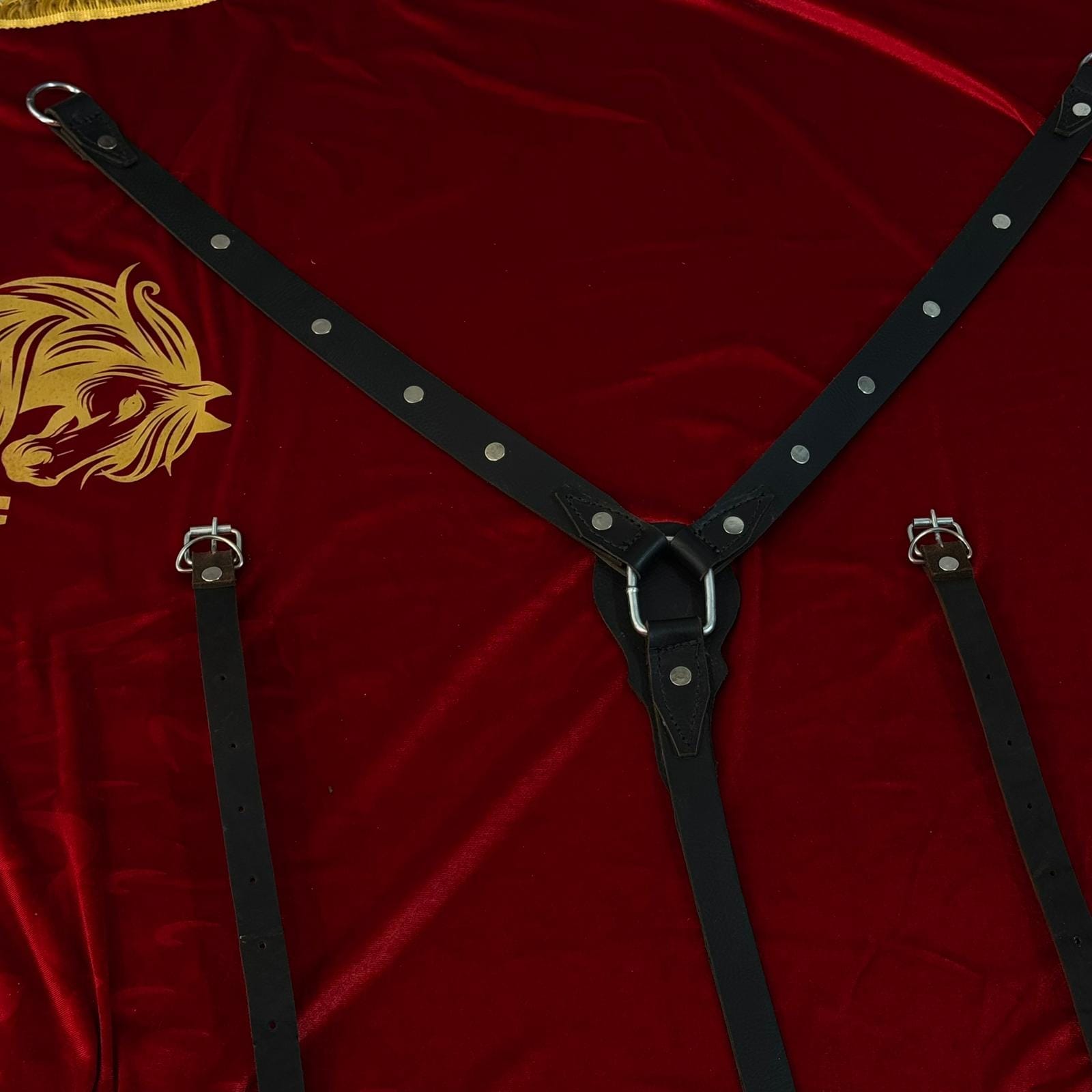 صدرية خيل جلدية